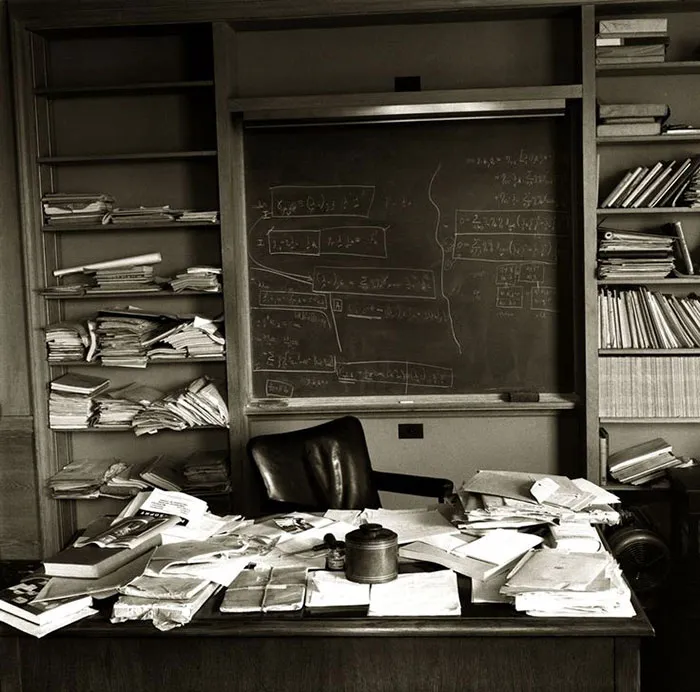 Albert Einstein Desk